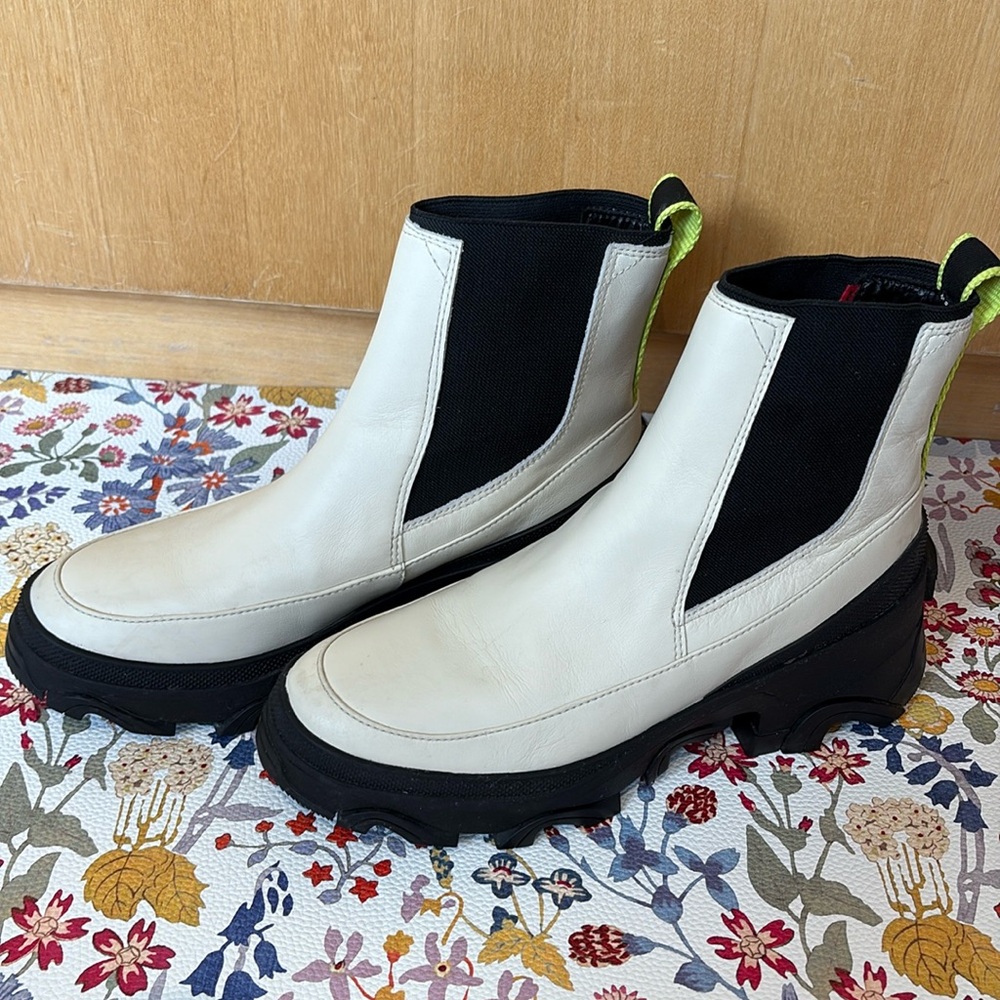 Sorel Waterproof Chelsea Lug Boots (Women’s 8.5)